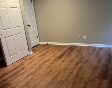 5515 E Lake Drive E - Photo Thumbnail 6
