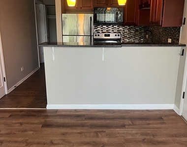 5515 E Lake Drive E - Photo Thumbnail 3