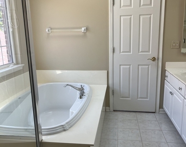 1617 Astor Avenue - Photo Thumbnail 15
