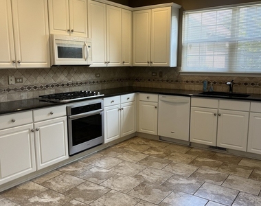 1617 Astor Avenue - Photo Thumbnail 5