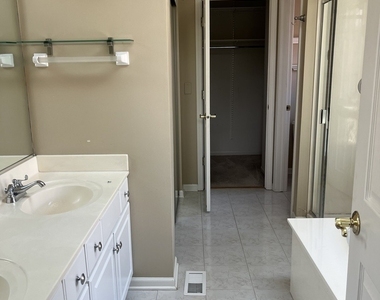 1617 Astor Avenue - Photo Thumbnail 13