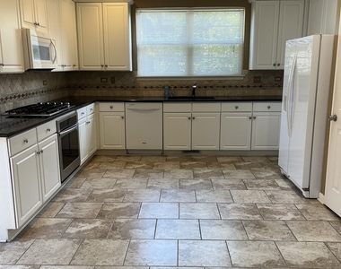 1617 Astor Avenue - Photo Thumbnail 6