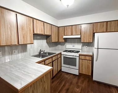 4627 Eberly Avenue - Photo Thumbnail 2