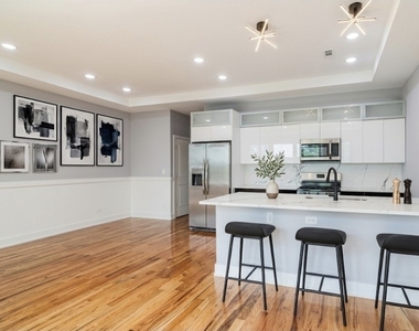 6334 S Langley Avenue - Photo Thumbnail 2