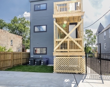 6334 S Langley Avenue - Photo Thumbnail 13