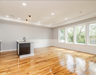 6334 S Langley Avenue - Photo Thumbnail 7