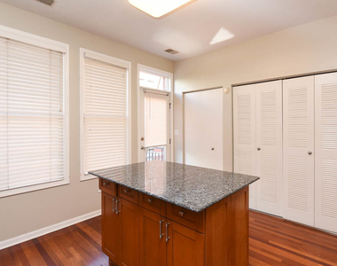 1000 N Crosby Street - Photo Thumbnail 3