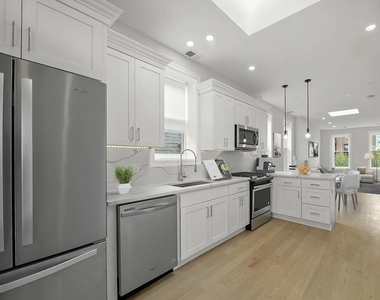 1241 N Bosworth Avenue - Photo Thumbnail 5
