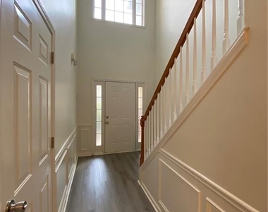 397 Creek Manor Way - Photo Thumbnail 4