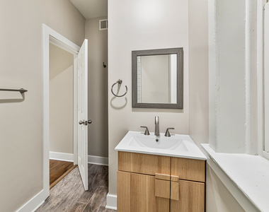 2630 W Division Street - Photo Thumbnail 13