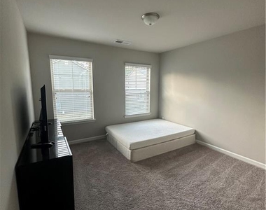 4320 Sunnyoak Pl - Photo Thumbnail 2