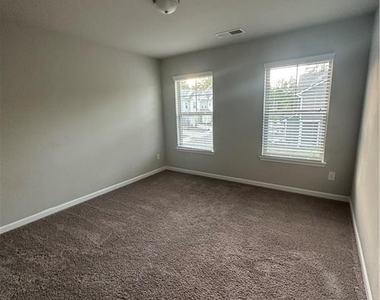 4320 Sunnyoak Pl - Photo Thumbnail 3