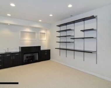 813 N May Street - Photo Thumbnail 3