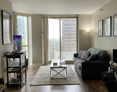 645 N Kingsbury Street - Photo Thumbnail 3