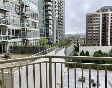 645 N Kingsbury Street - Photo Thumbnail 2
