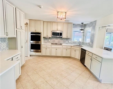 205 Kinderhill Court - Photo Thumbnail 5