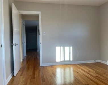 1019 Peterson Avenue - Photo Thumbnail 24
