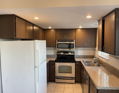 1019 Peterson Avenue - Photo Thumbnail 11
