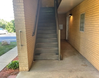1019 Peterson Avenue - Photo Thumbnail 3