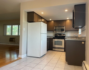 1019 Peterson Avenue - Photo Thumbnail 12
