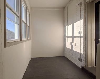 2814 N Troy Street - Photo Thumbnail 13