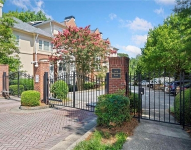 3636 Habersham Road Nw - Photo Thumbnail 10