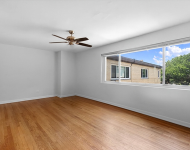 6715 N Hermitage Avenue - Photo Thumbnail 2