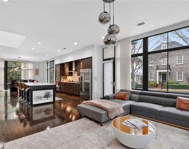 721 Longleaf Drive Ne - Photo Thumbnail 9