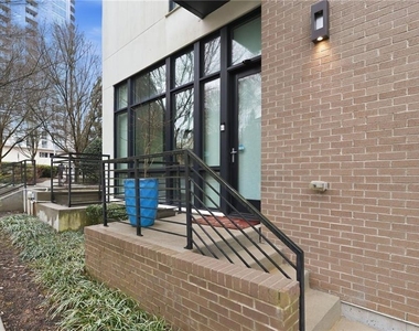 721 Longleaf Drive Ne - Photo Thumbnail 6
