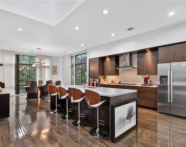 721 Longleaf Drive Ne - Photo Thumbnail 17