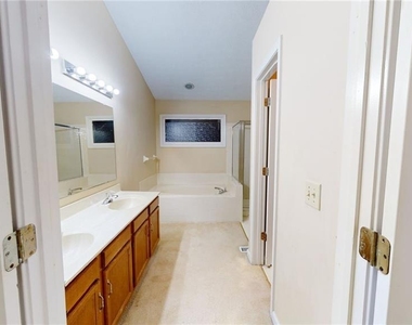 110 Beaverwood Lane - Photo Thumbnail 10