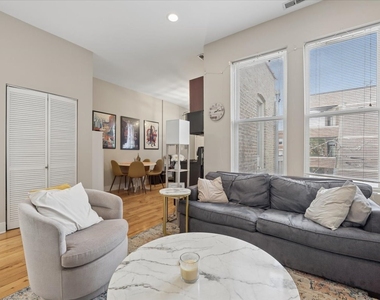 1959 N Wilmot Avenue - Photo Thumbnail 2