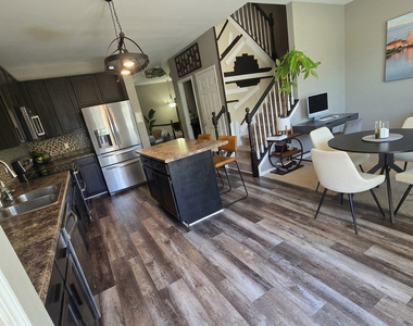208 Comstock Drive - Photo Thumbnail 6