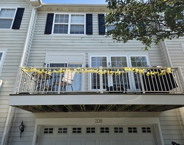 208 Comstock Drive - Photo Thumbnail 15