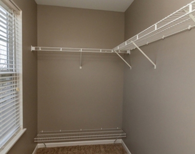 208 Comstock Drive - Photo Thumbnail 14