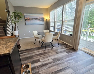 208 Comstock Drive - Photo Thumbnail 7