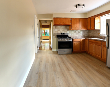 1018 S 11th Avenue - Photo Thumbnail 4