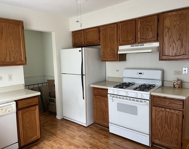 821 Brentwood Drive - Photo Thumbnail 3
