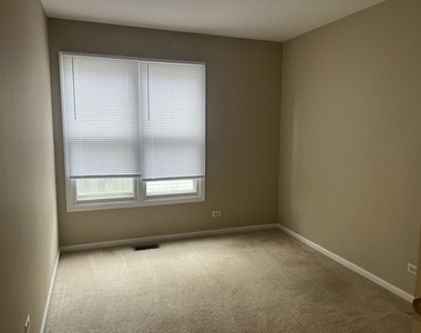 821 Brentwood Drive - Photo Thumbnail 7