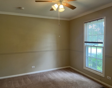 821 Brentwood Drive - Photo Thumbnail 8