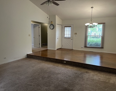 821 Brentwood Drive - Photo Thumbnail 2