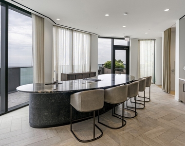211 N Harbor Drive - Photo Thumbnail 15