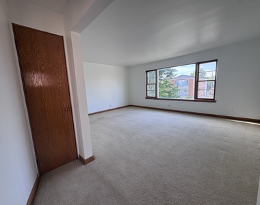 10315 Chaucer Street - Photo Thumbnail 3