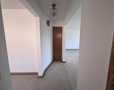 10315 Chaucer Street - Photo Thumbnail 4