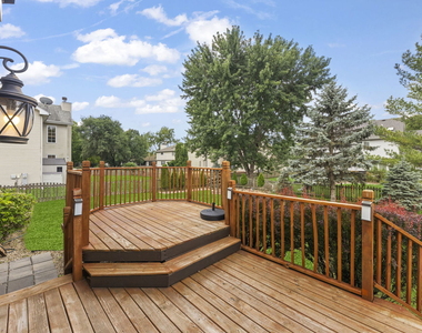 553 Danbury Drive - Photo Thumbnail 16