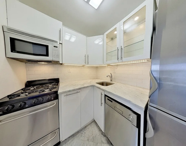322 West 14th Street - Photo Thumbnail 2