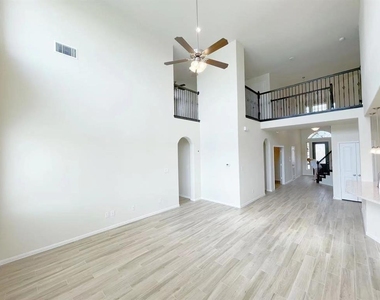 4403 Silvergrass Lane - Photo Thumbnail 9