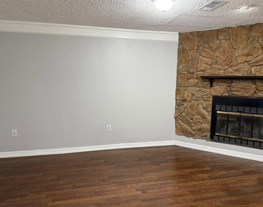 5519 Mendota Lane - Photo Thumbnail 2