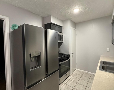 5519 Mendota Lane - Photo Thumbnail 4