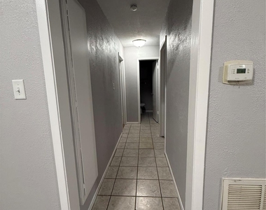 5519 Mendota Lane - Photo Thumbnail 7